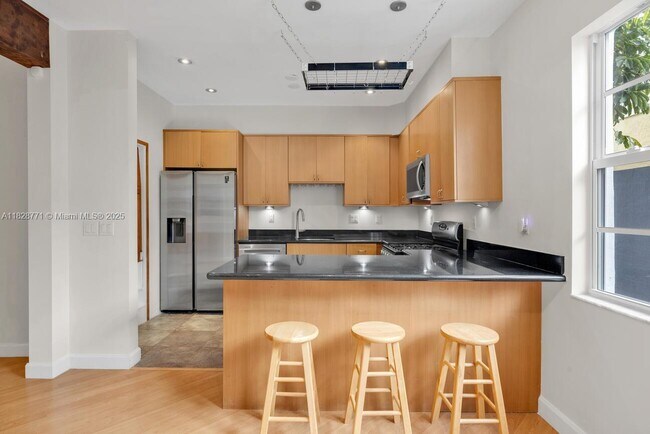 Foto del edificio - 305 Jefferson Ave