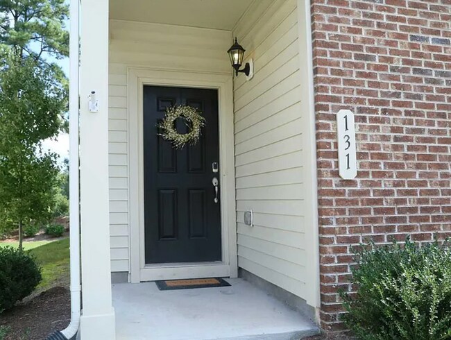Foto del edificio - 131 Holly Berry Ln