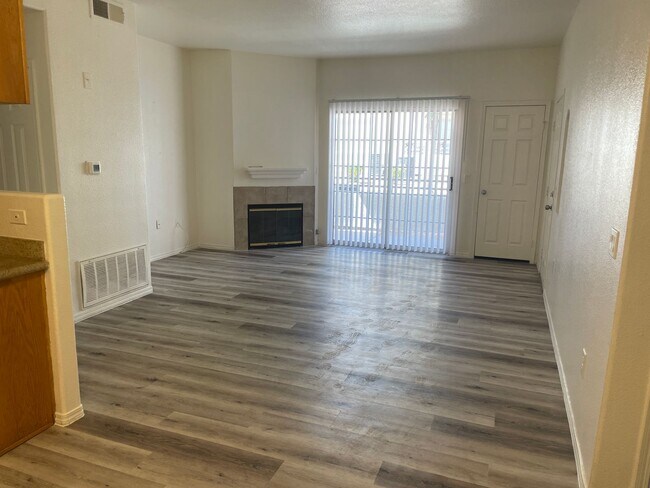 Foto del edificio - 2 Bedroom Condo!
