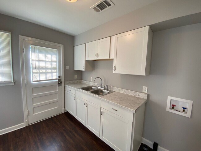 Foto del edificio - 1190 Inman Cove