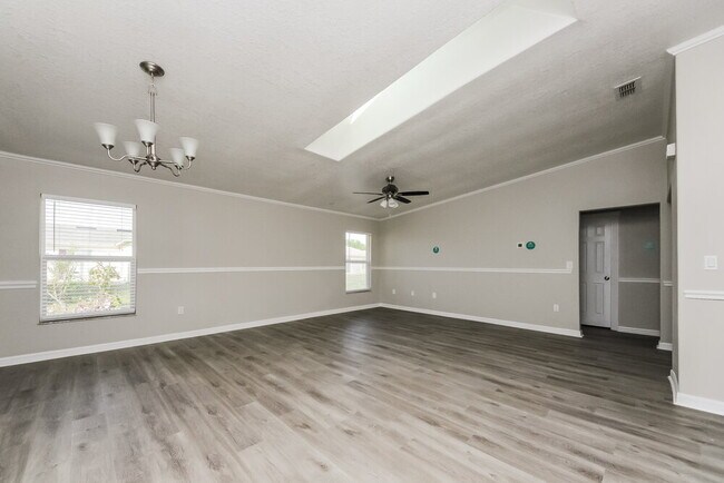 Building Photo - 619 Heraldo Ct