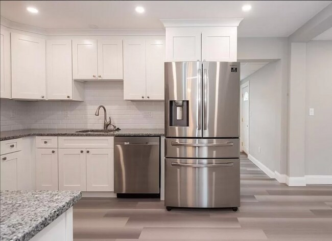 Foto del edificio - 4 br, 2 bath House - R- 26 Courtney Terrace