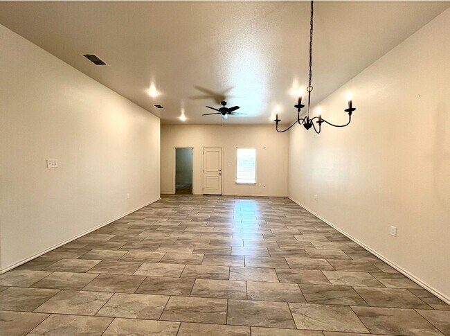 Foto del edificio - "Charming 3-Bed, 2-Bath Home in Lubbock – ...