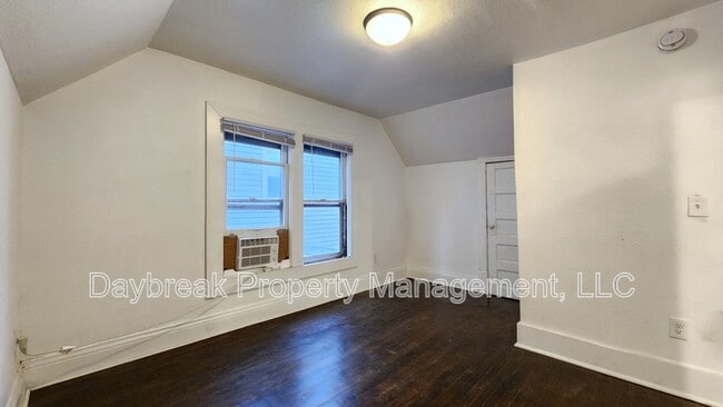 Building Photo - 6 11th St S