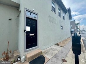 Building Photo - 102 S Lawrence St