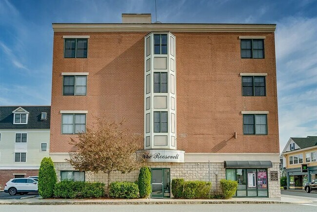 Foto del edificio - 266 N Main St