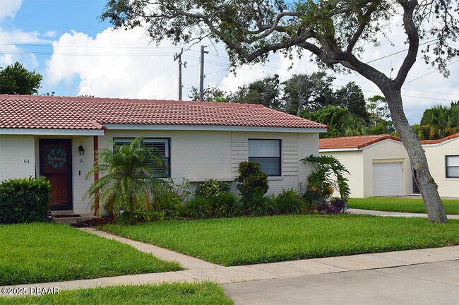 Foto del edificio - 64 Cardinal Dr