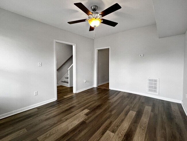 Building Photo - Lovely 3 Bed, 2 Bath Home Near Manchester!...