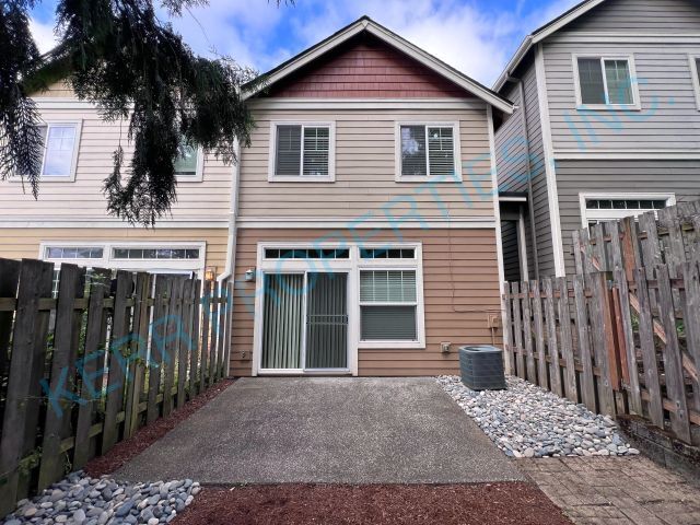 Building Photo - FREE RENT! Charming 3-Bed Home with 2.5 Ba...