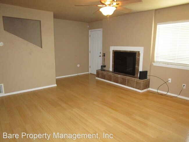 Building Photo - 2 br, 2.5 bath House - 1420 Bill Carroll D...