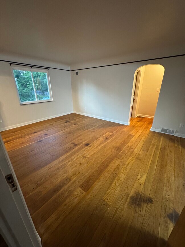 Sala de estar - 3903 Kirkup Ave