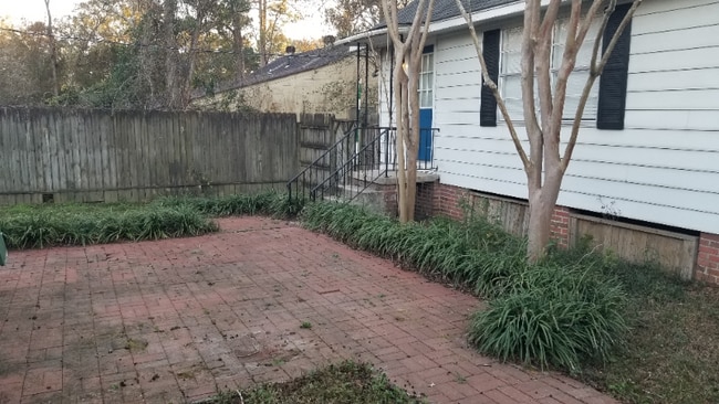 Building Photo - 216 Stevens Dr