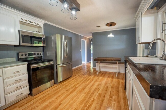 Foto del edificio - 1020 Hillcrest Dr