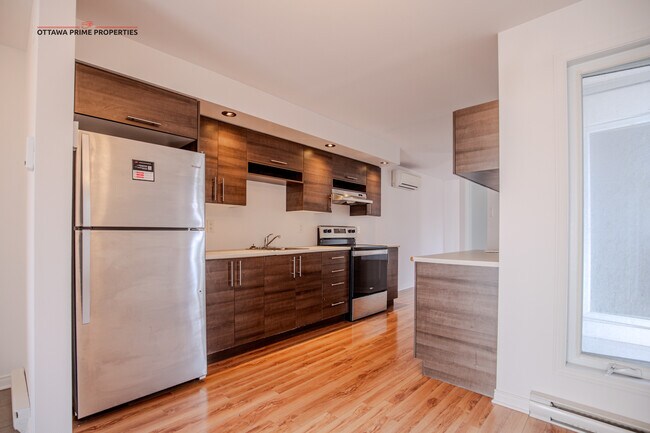 Building Photo - Modern studio apartment near downtown Ottawa