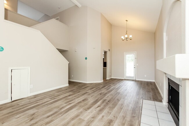 Foto del edificio - 7841 W McRae Way