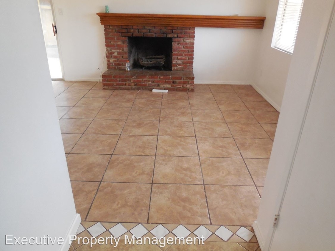 Building Photo - 1921 Baker St