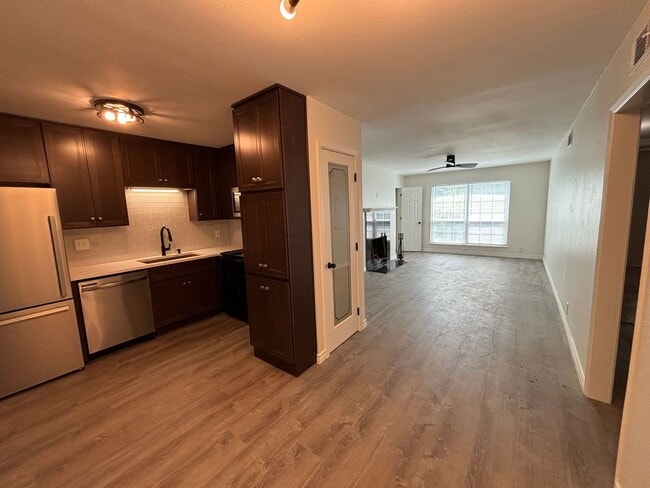 Building Photo - Charming 2BR Condo in Dallas