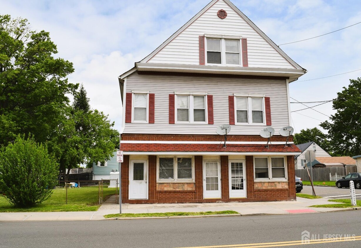 Foto principal - 73-75-75 Woodbridge Ave