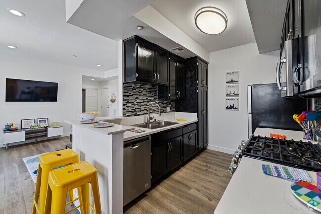 3HAB, 3BA - 1,317 ft² - Avalon