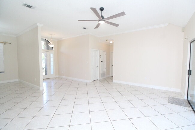 Building Photo - Spacious 3BR/3BA Holley by the Sea Home wi...