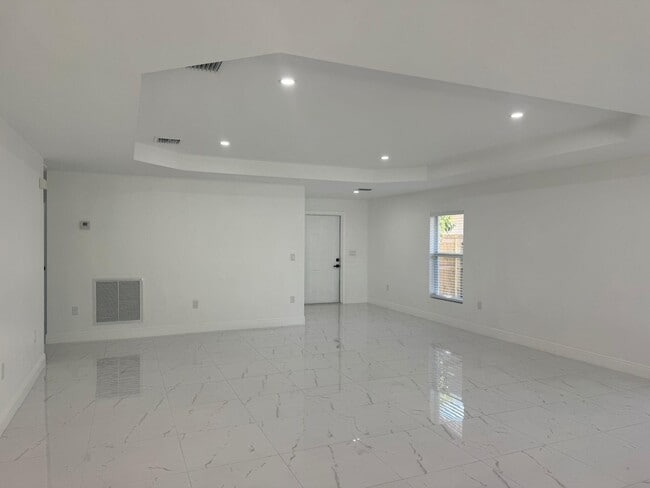 Building Photo - 4147 Success St