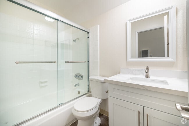 1 dormitorio, 1 baño - 66,4 m² - Baño - Las Casitas Apartments