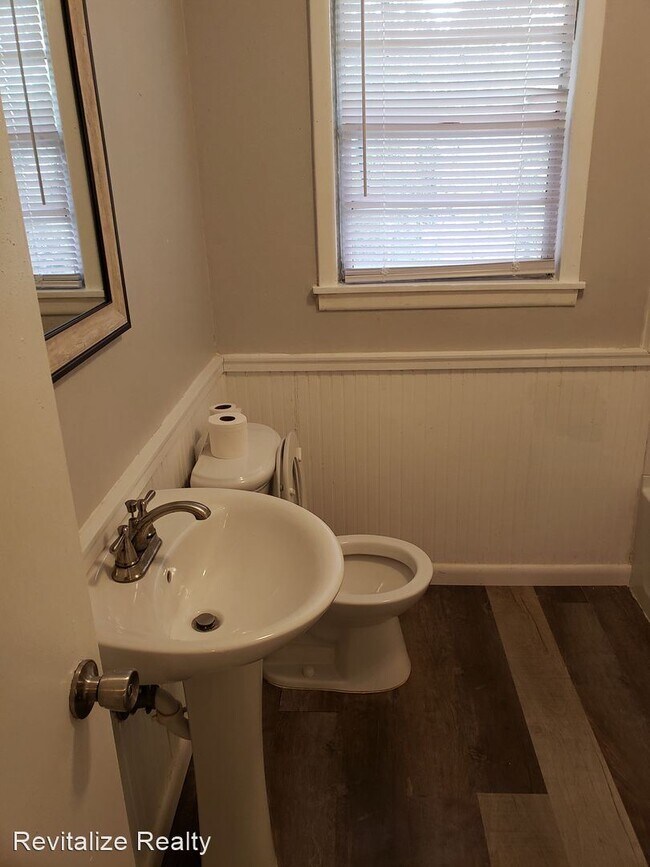 Building Photo - 4 br, 2 bath House - 1732 Colonial Ln W