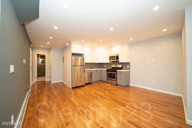 Foto del edificio - 49-17 21st Ave