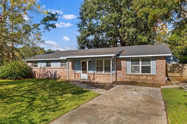 Building Photo - 100 English Rd