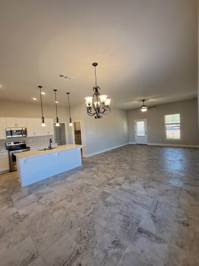 Building Photo - 1084 Stella Rd