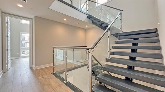 Building Photo - 217 Stage