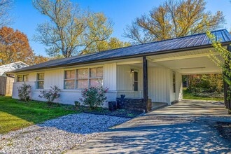 Building Photo - 316 Sky Dr