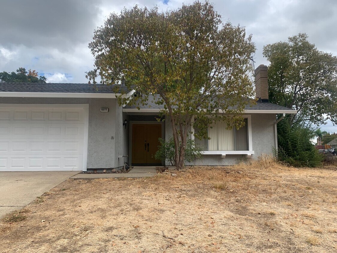 Foto principal - Large one story 4 bedroom home in Orangevale