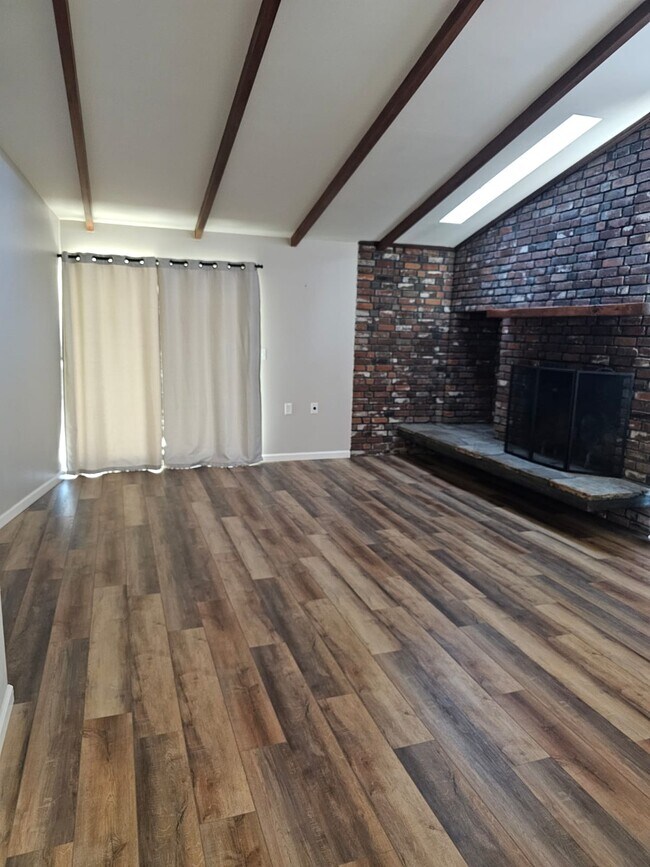 Sala de estar - 25153 N Center St