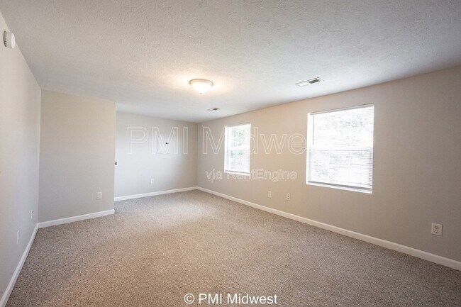 Foto del edificio - 395 E Main St