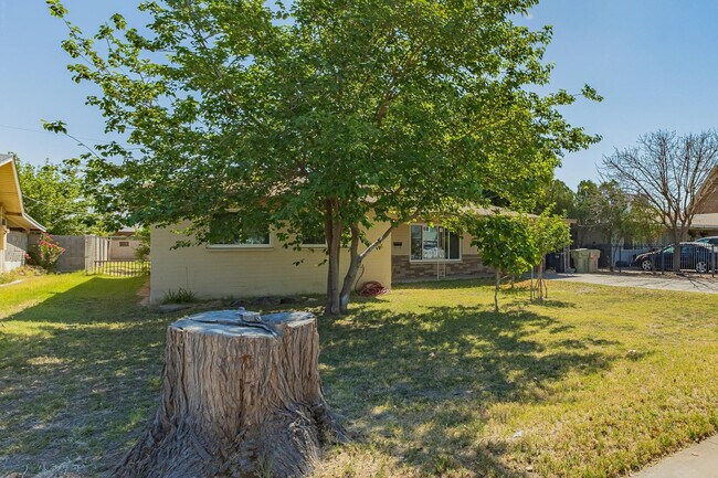 Building Photo - 7733 N 60th Ave