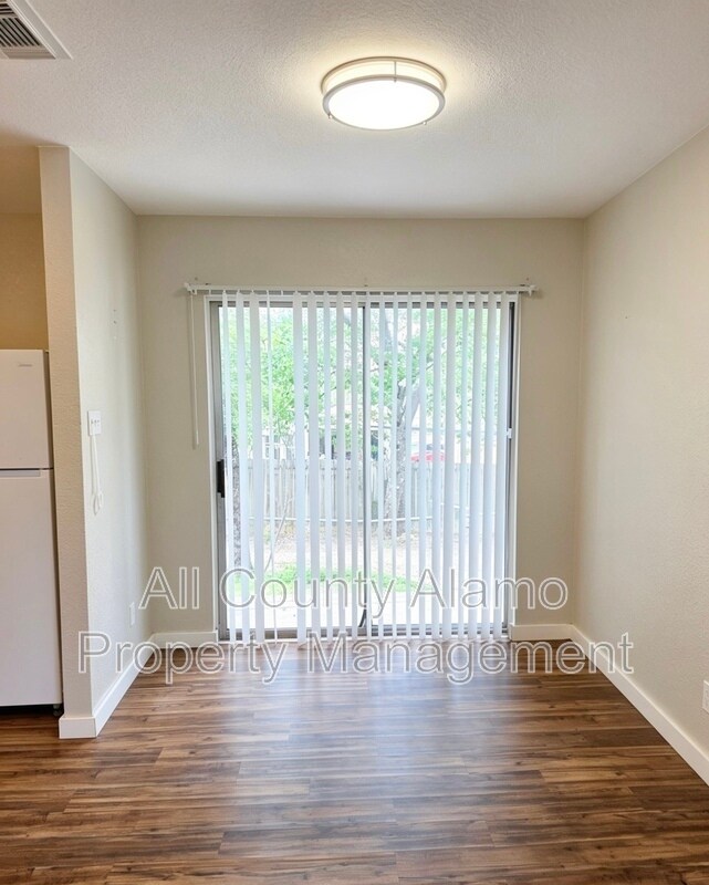 Foto del edificio - 429 Zachry Dr