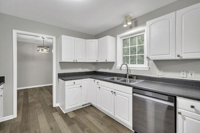 Foto del edificio - Charming 3BR/3BA Home with Lawn Care Included - Prime Simpsonville Location!