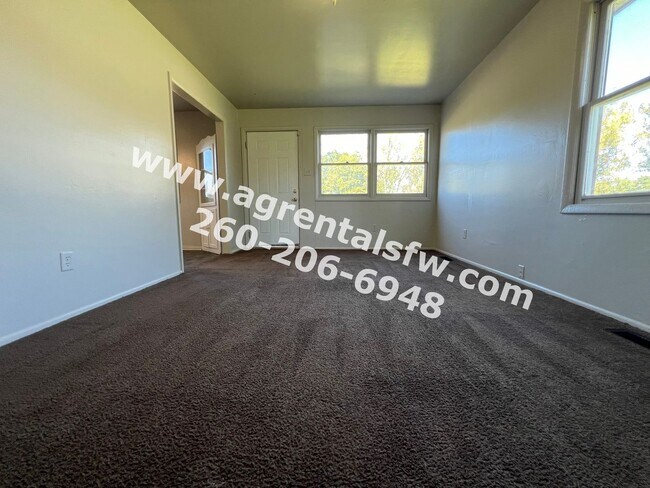 Building Photo - 4 Bedroom House