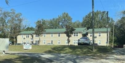 872 Deerwood Ln