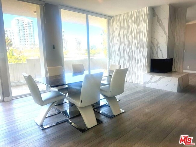 Building Photo - 1333 S Beverly Glen Blvd