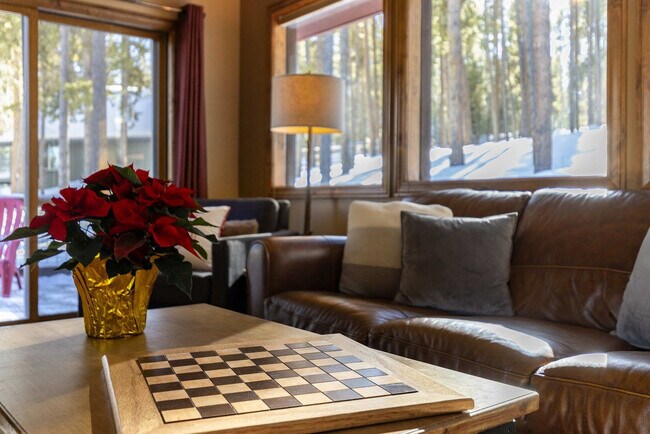 Building Photo - 157 Independence Cir