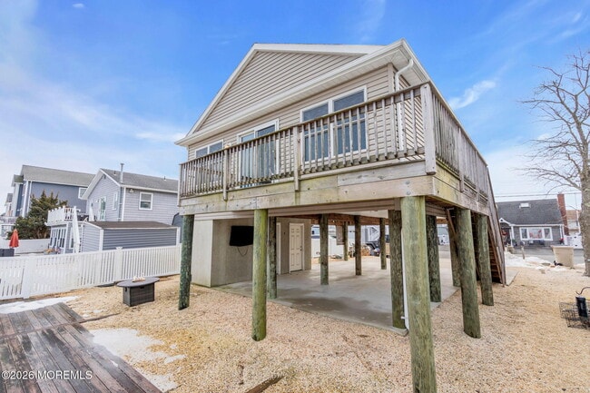 Building Photo - 227 Cedar Dr