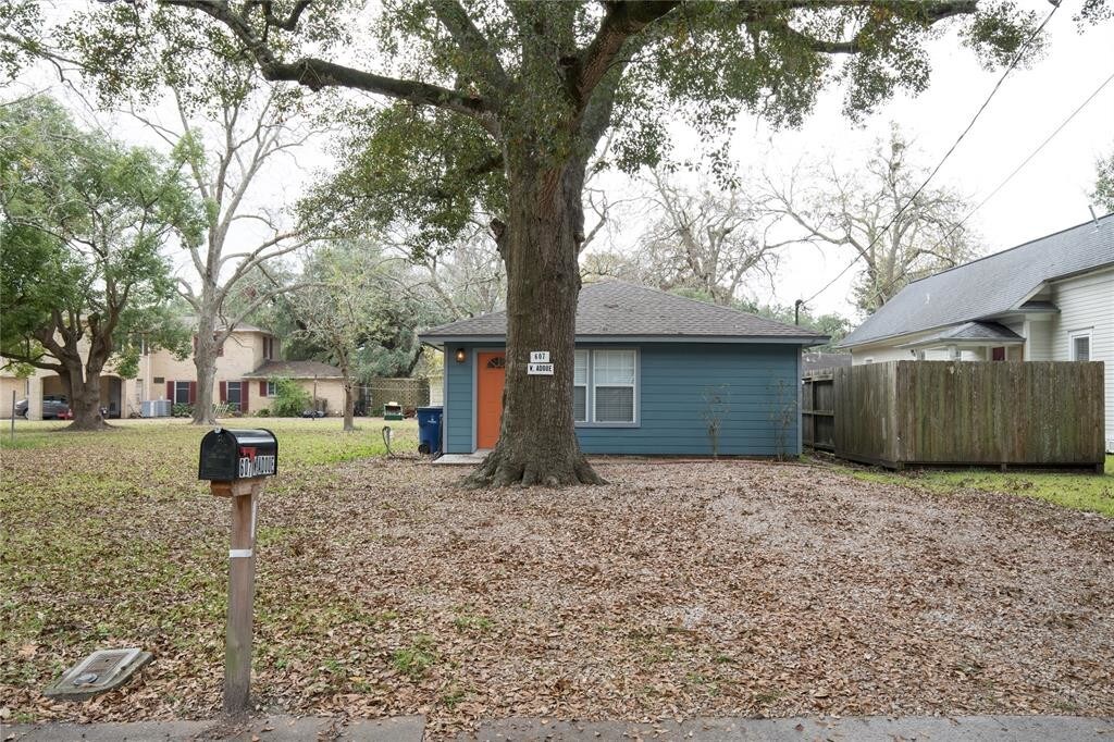 607 W Adoue St, Alvin, TX 77511 House Rental in Alvin, TX