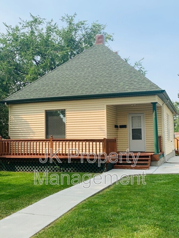 Building Photo - 613 8th Ave S