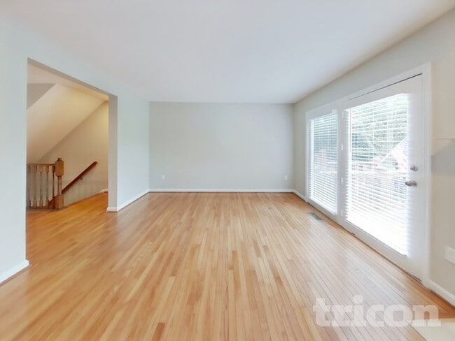 Building Photo - 5255 Lightfoot Path
