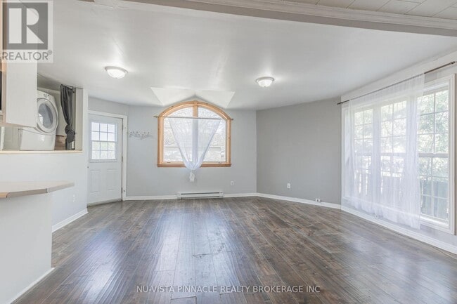 Photo du bâtiment - 132 Wharncliffe Rd N