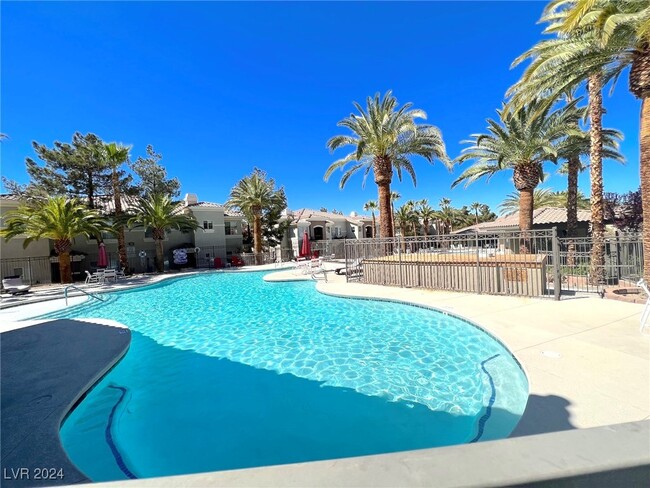 Foto del edificio - 9050 W Warm Springs Rd