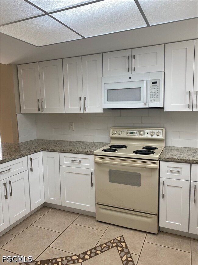 Building Photo - 15370 Transit Ct