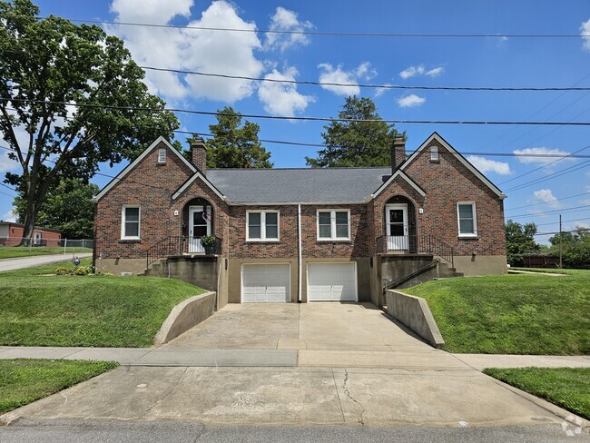 Building Photo - 2 N Benton St